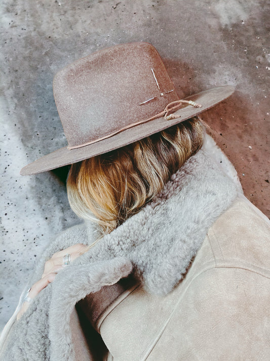 The Caribou – Classic Wide Brim Wool Felt Fedora… – wool felt wide brim hat, detail view 4 | Pokijomba Hats