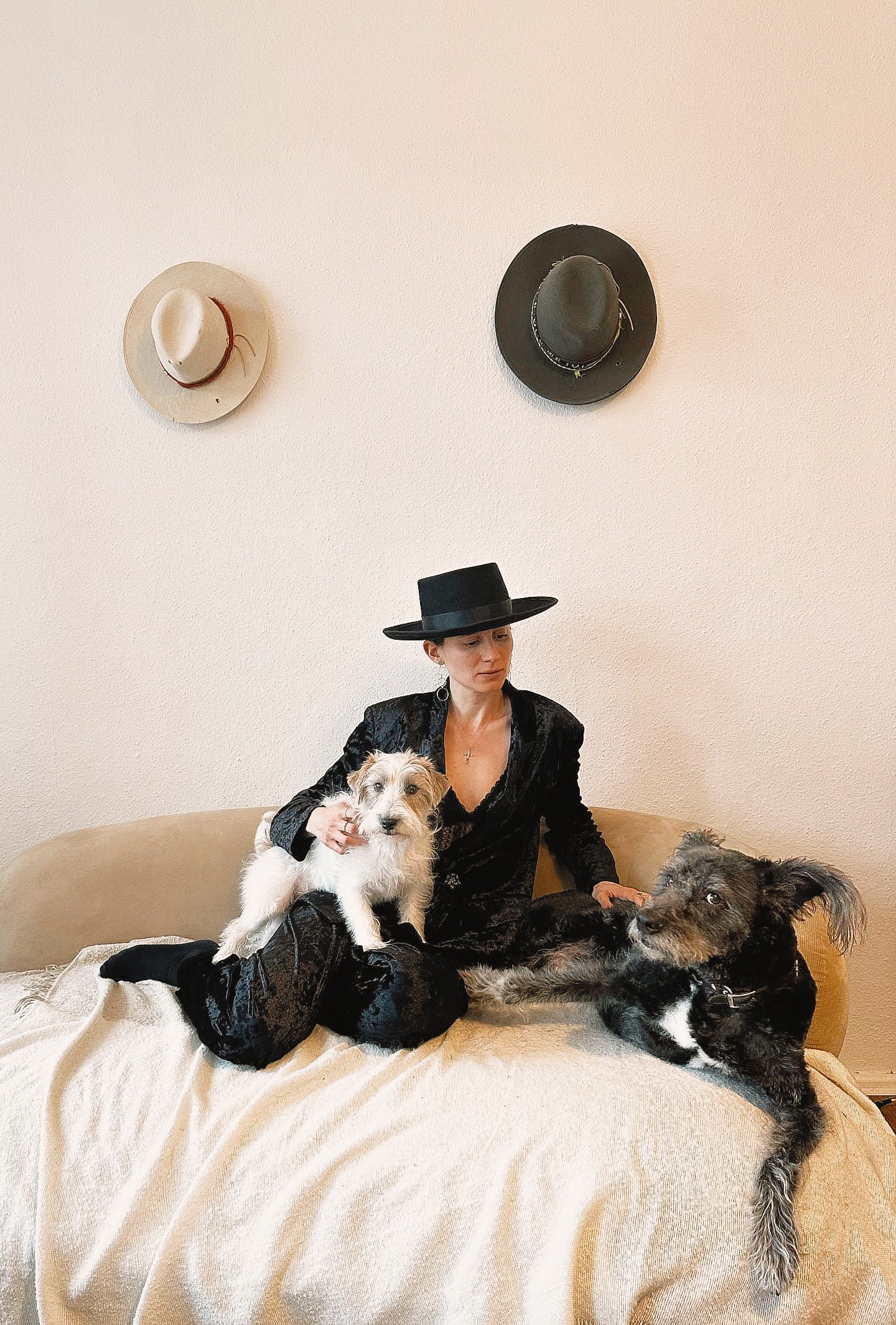 Triana – Round Crown Hat – Beige