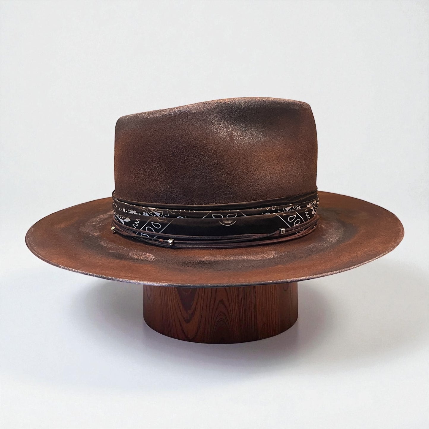 Bravon – Nomad Citizen Distressed Fedora Hat – handmade felt fedora hat, detail view 4 | Pokijomba Hats