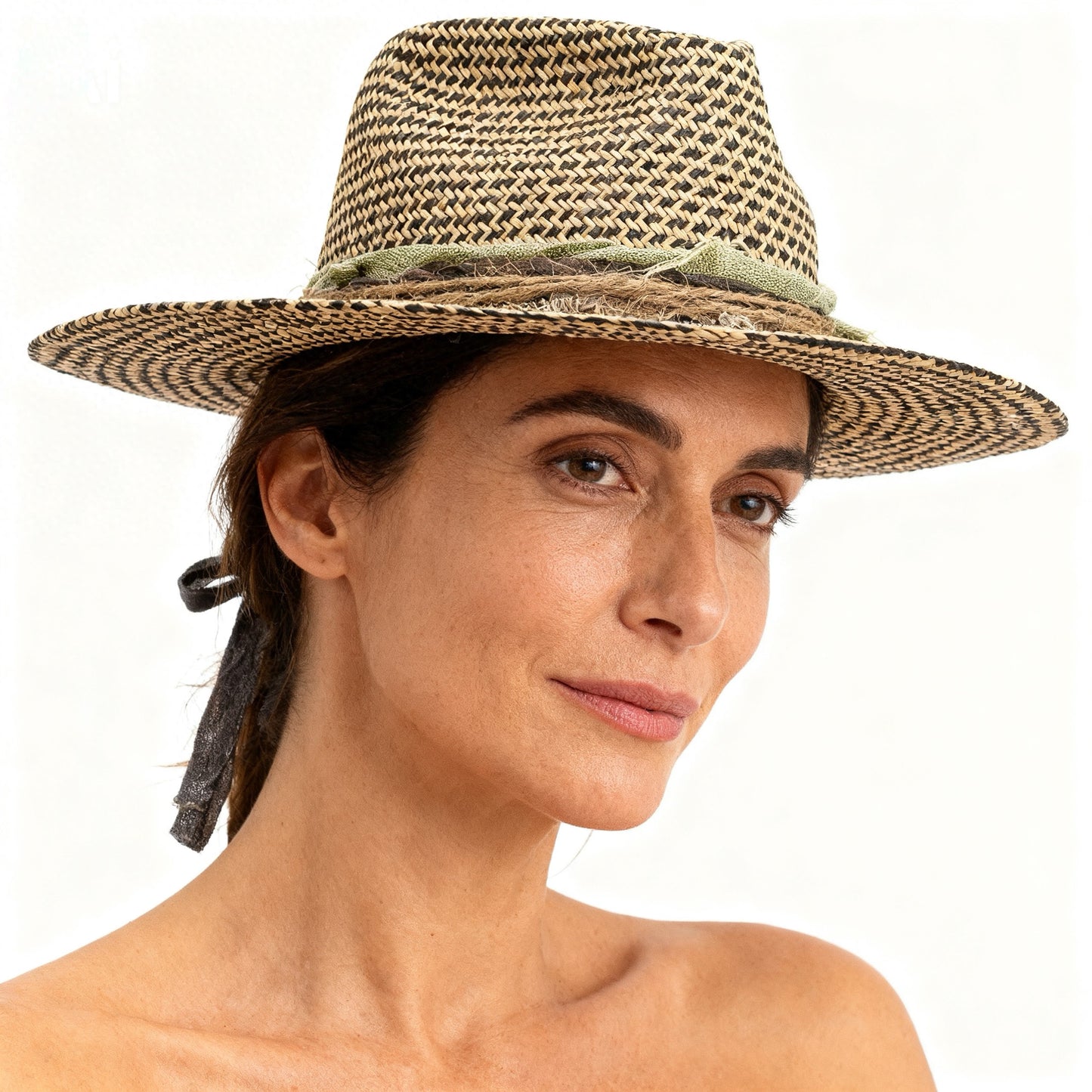 Straw Medium Brim Fedora Hat – Summer Hat – handmade straw fedora hat by artisan Ruby Cantero, detail view 3 | Pokijomba Hats