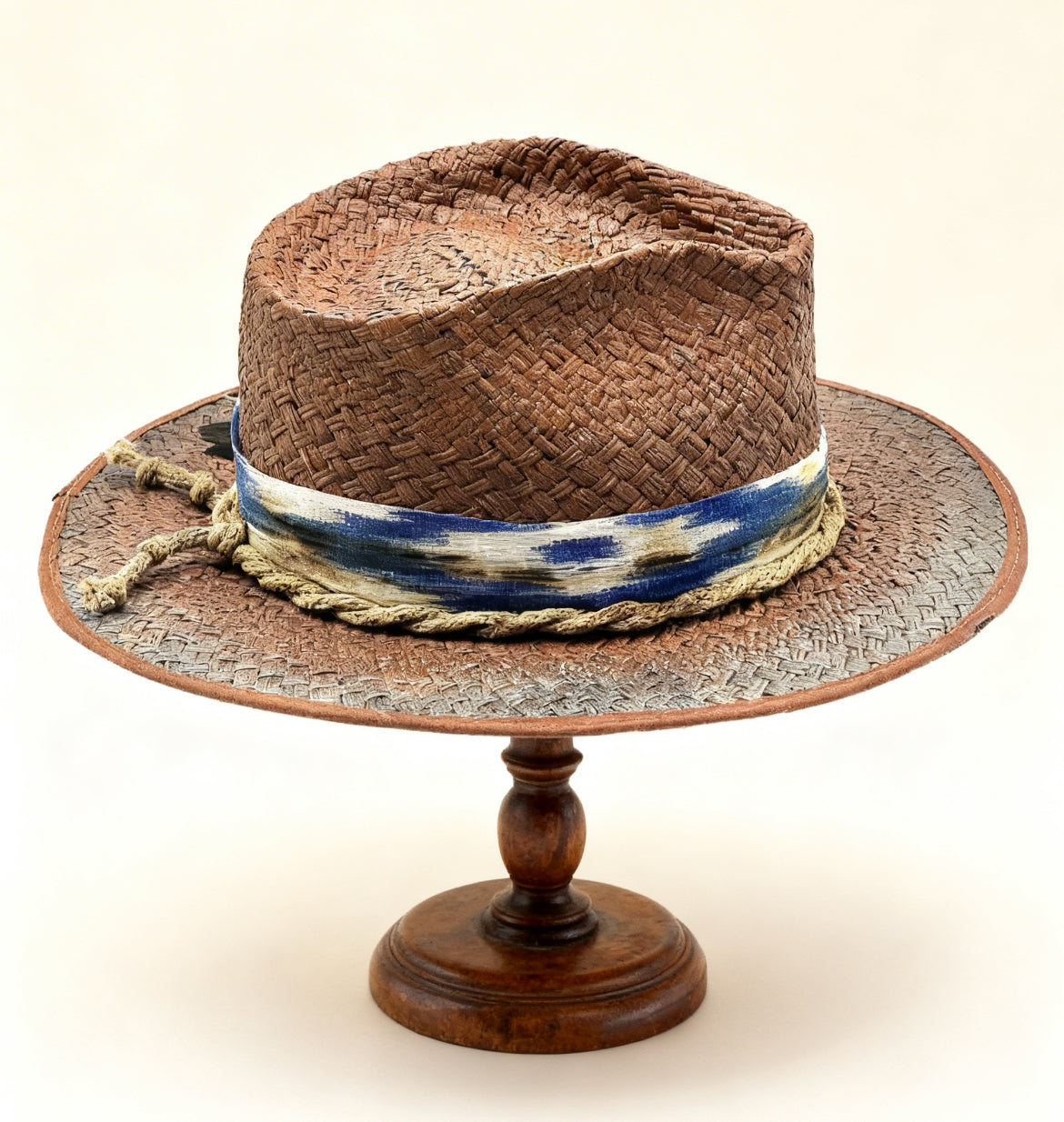 Galaxy – Straw Fedora Hat – handmade straw fedora hat by artisan Ruby Cantero, detail view 4 | Pokijomba Hats