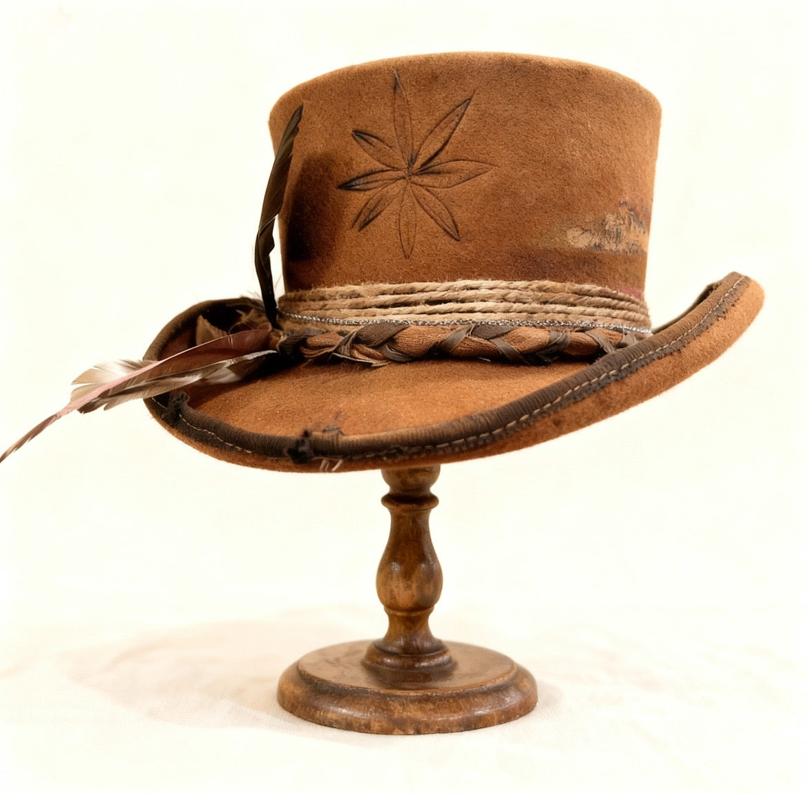 Dune Awakening – Camel Wool Felt Low Top Hat