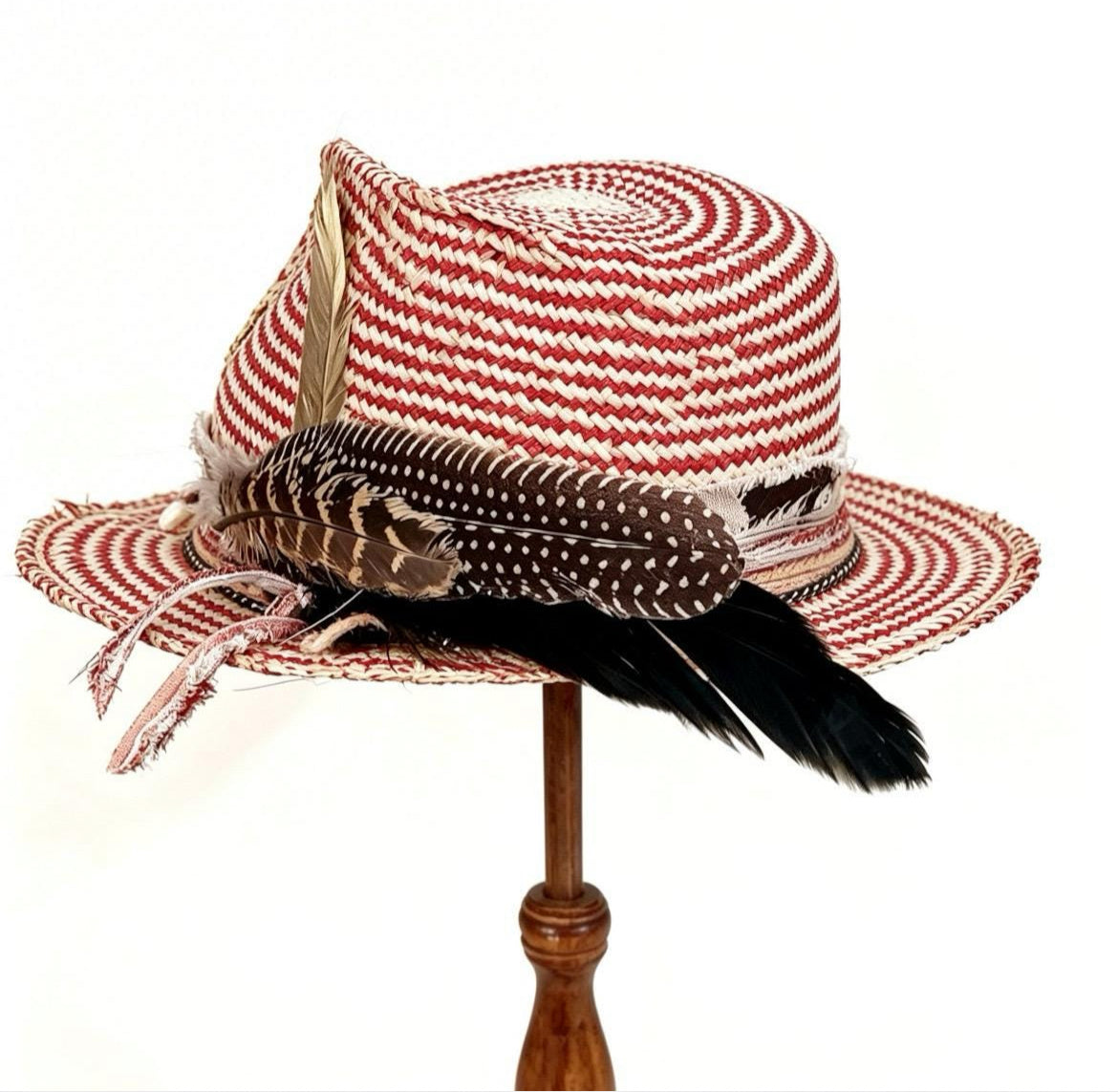Straw Medium Brim Fedora Hat – Summer Hat – handmade straw fedora hat by artisan Ruby Cantero, detail view 2 | Pokijomba Hats