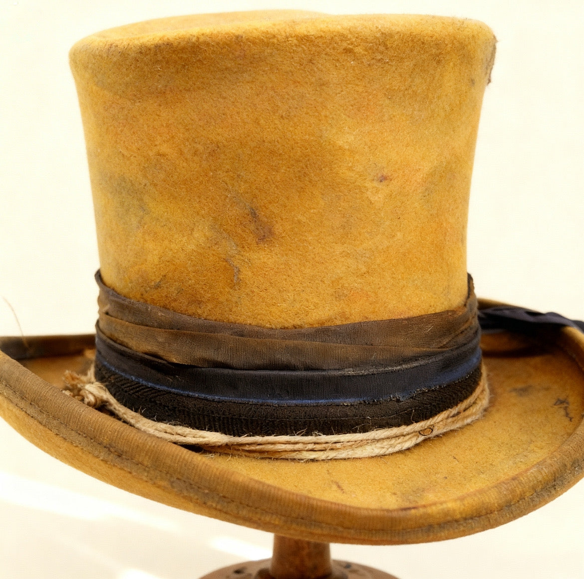 Tamarino – Edgy Distressed Wool Felt Top Hat