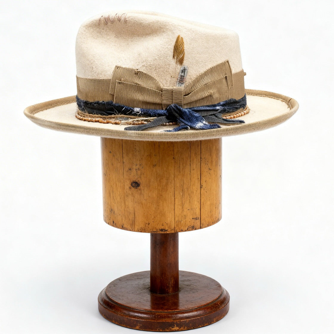 “Spark” Modern Elegance Hat – Beige – handmade handmade felt hat by artisan Ruby Cantero | Pokijomba Hats