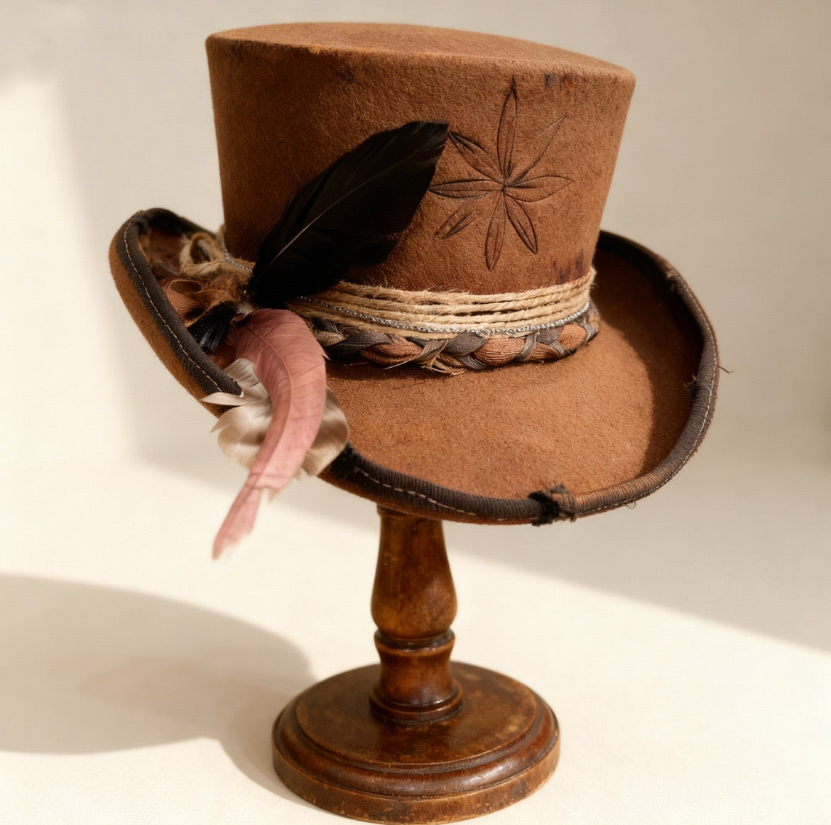 Dune Awakening – Camel Wool Felt Low Top Hat