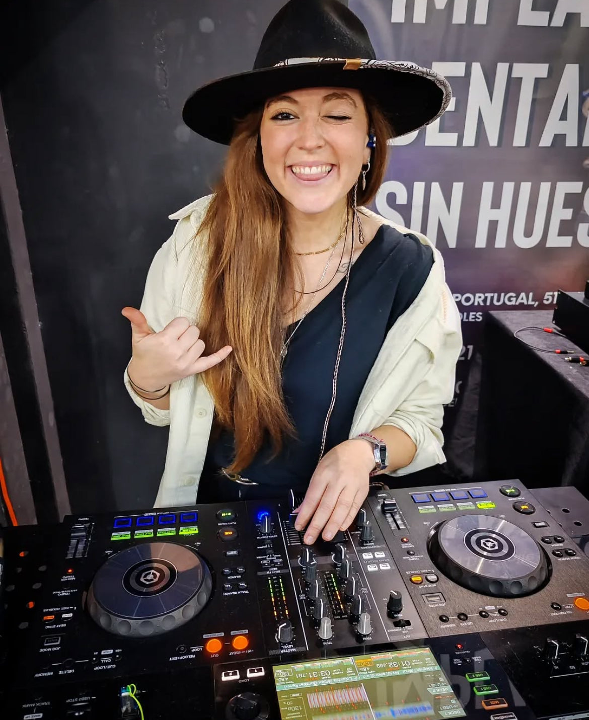 Flamingo II – Black Wool Felt Fedora Hat – White Bandana