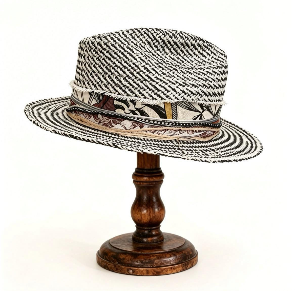 Straw Medium Brim Fedora Hat – Summer Hat – handmade straw fedora hat by artisan Ruby Cantero, detail view 2 | Pokijomba Hats