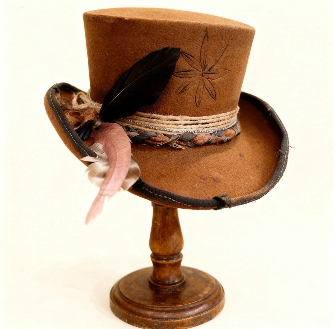 Dune Awakening – Camel Wool Felt Low Top Hat