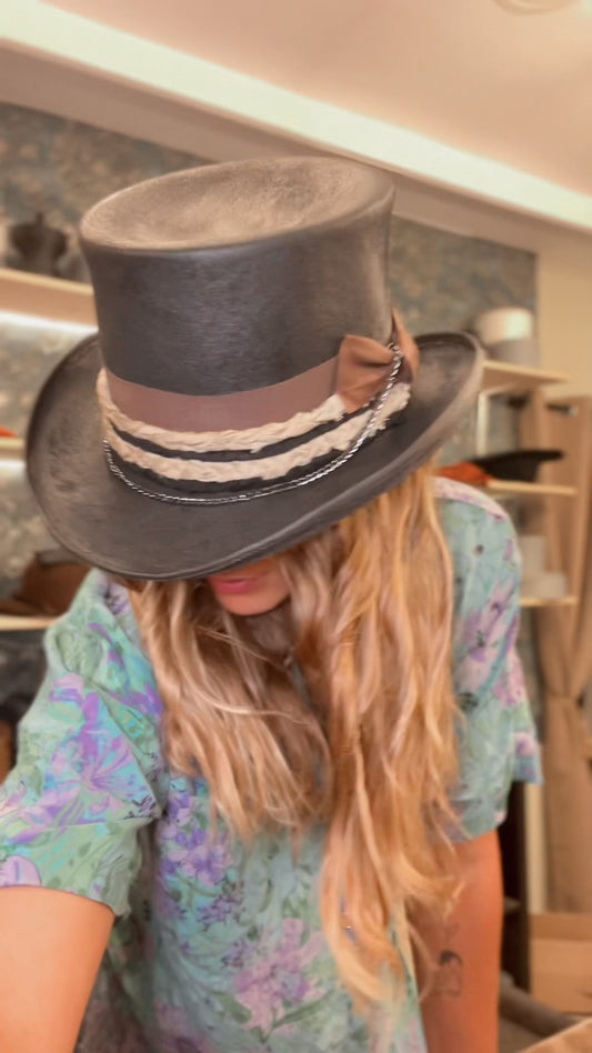 Lady Rebel – Leather-Effect Top Hat